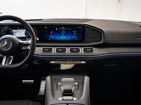 New 2026 Mercedes-Benz GLS 450 4MATIC image 32