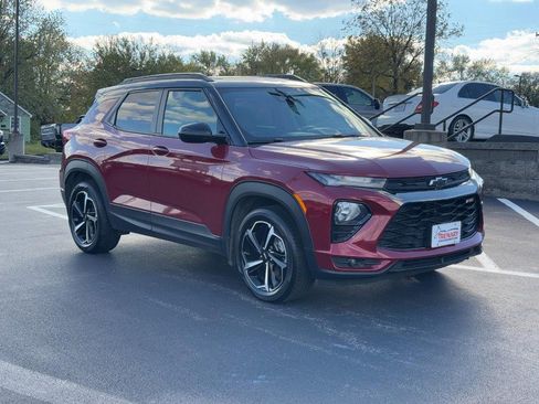 Used 2021 Chevrolet TrailBlazer RS w/ Sun and Liftgate Package image 2