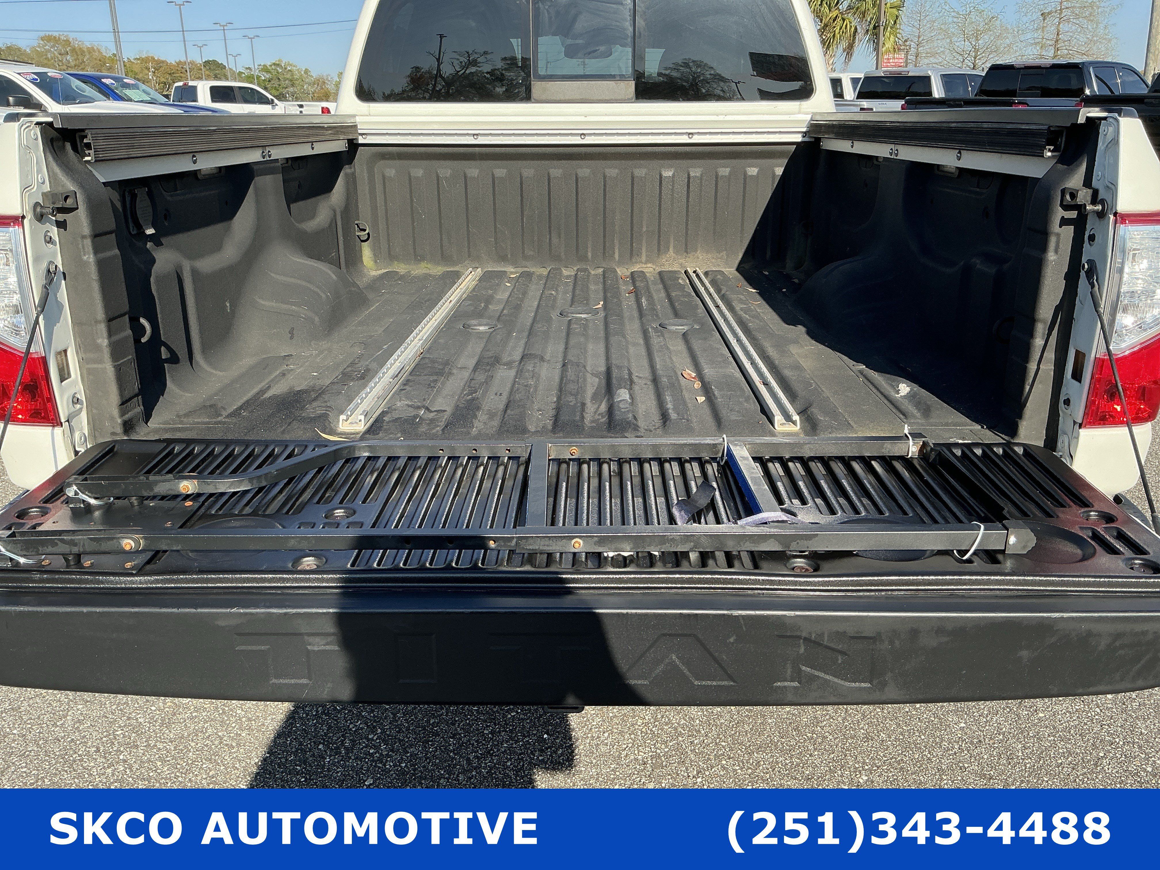 Used 2018 Nissan Titan SL w/ Midnight Edition AWD/4WD image 21