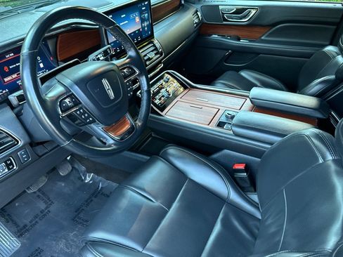 Used 2024 Lincoln Navigator Premiere AWD/4WD image 10