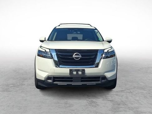 Used 2022 Nissan Pathfinder SV AWD/4WD image 2