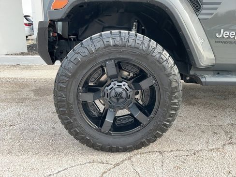 Used 2020 Jeep Wrangler Unlimited Sahara image 13