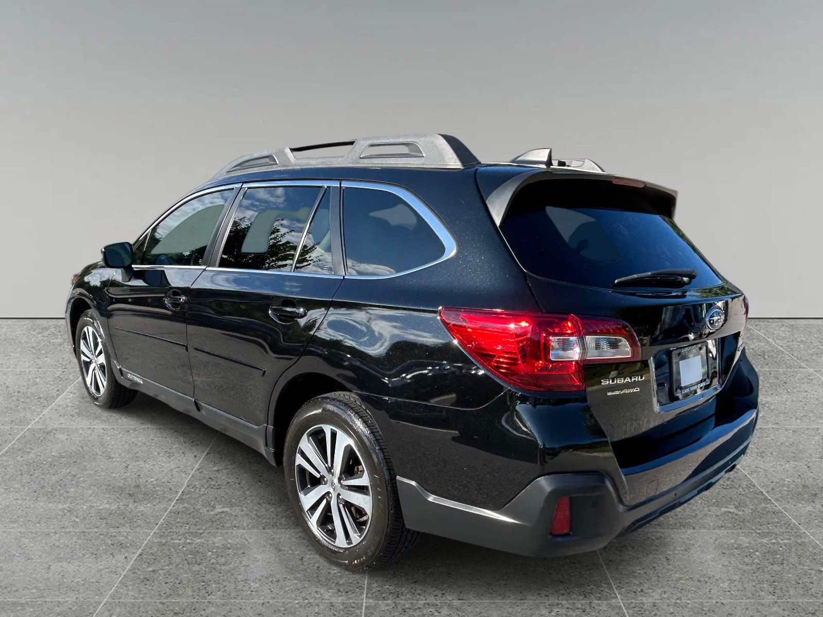 Used 2019 Subaru Outback 2.5i Limited AWD/4WD image 3