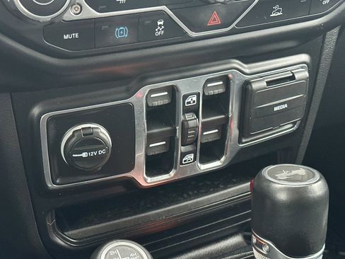 Used 2021 Jeep Wrangler Unlimited Sahara image 21