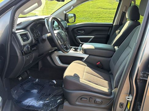 Used 2021 Nissan Titan SV w/ SV Convenience Package AWD/4WD image 10