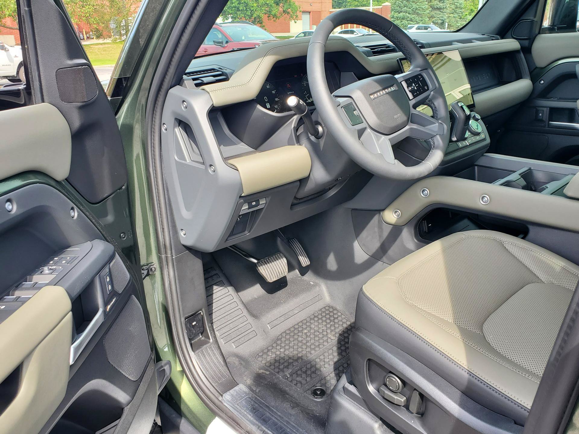New 2026 Land Rover Defender 110 S AWD/4WD image 10