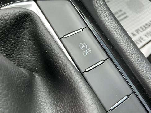 Used 2024 Volkswagen Taos SE w/ Panoramic Sunroof Package image 29