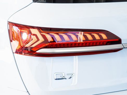 Used 2021 Audi Q7 2.0T Premium Plus w/ Executive Package image 25