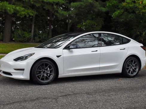 Used 2023 Tesla Model 3 Standard Range RWD image 2