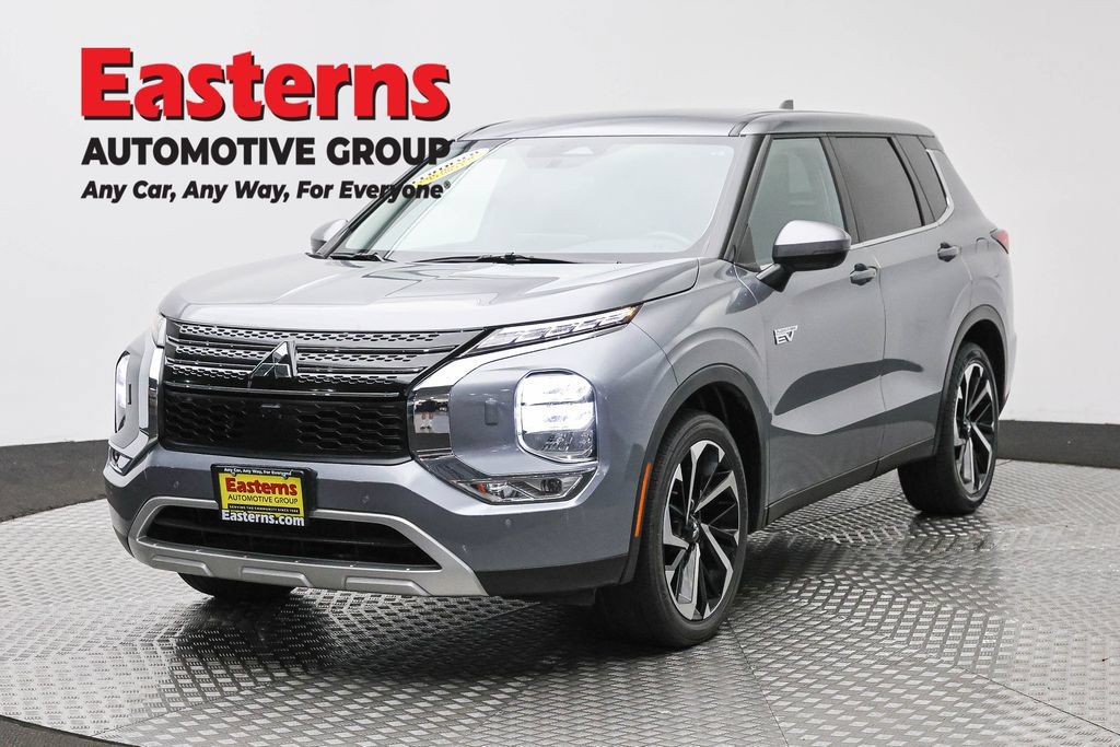 Used 2023 Mitsubishi Outlander SE AWD/4WD image 1