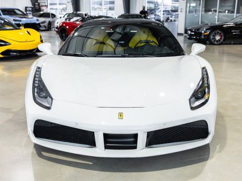 Used 2016 Ferrari 488 GTB RWD image 9