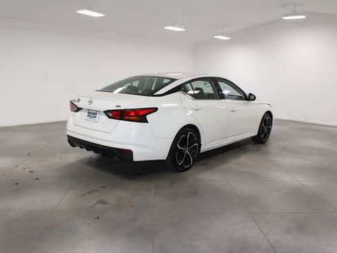 Used 2024 Nissan Altima 2.5 SR image 9