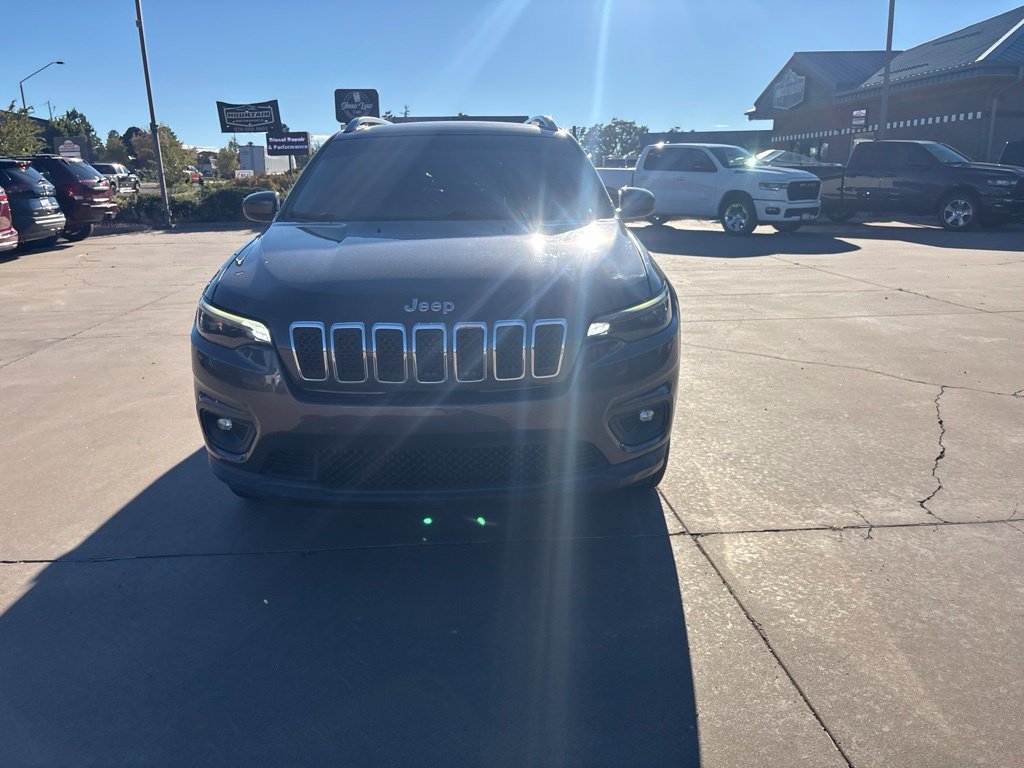 Used 2019 Jeep Cherokee Latitude Plus w/ Cold Weather Group AWD/4WD image 2