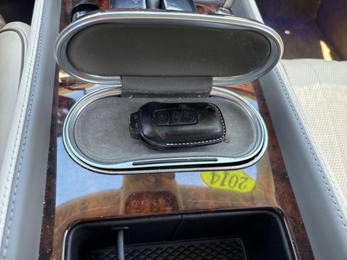 Used 2014 Bentley Flying Spur W12 image 28