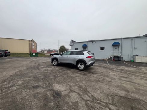 Used 2025 Toyota Corolla Cross LE image 16