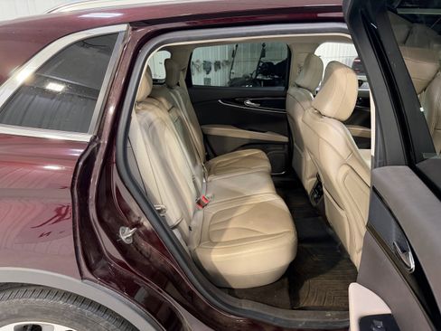 Used 2023 Lincoln Nautilus Reserve image 13