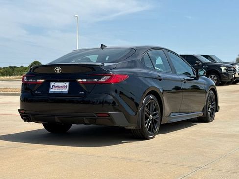 Used 2025 Toyota Camry SE FWD image 8
