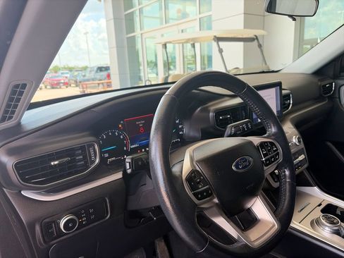 Used 2023 Ford Explorer XLT w/ Equipment Group 202A RWD image 10