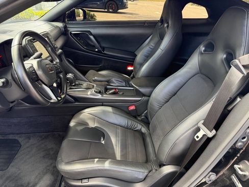 Used 2024 Nissan GT-R Premium w/ Floor Mat Package image 15