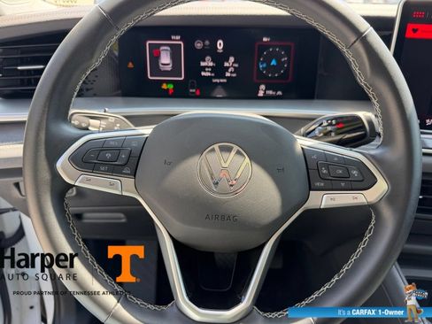 Used 2025 Volkswagen Tiguan SE w/ Panoramic Sunroof Package AWD/4WD image 15