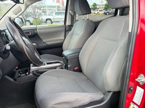 Certified 2021 Toyota Tacoma SR5 w/ Technology Package AWD/4WD image 15