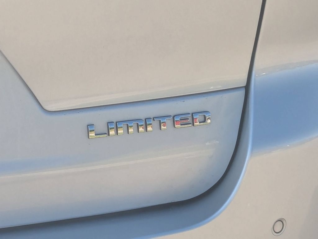 Used 2023 Jeep Grand Cherokee L Limited AWD/4WD image 13