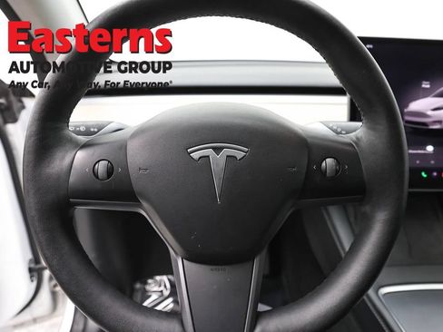 Used 2022 Tesla Model Y Long Range AWD/4WD image 10