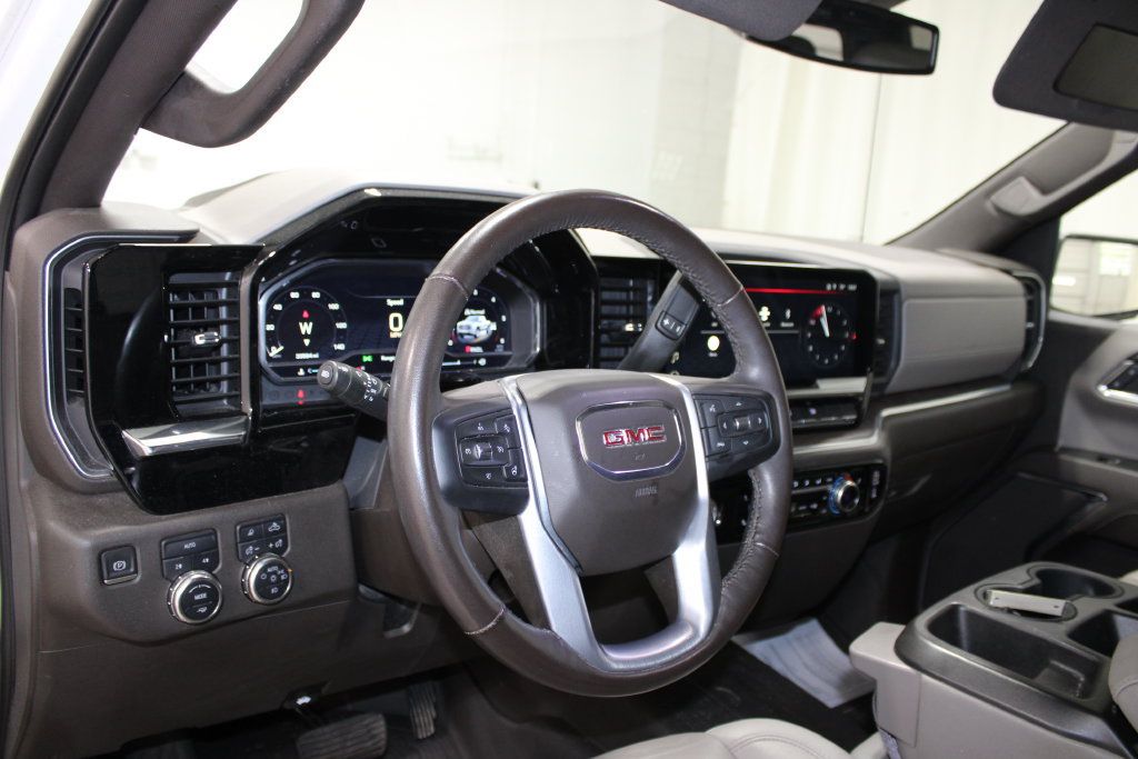 Used 2022 GMC Sierra 1500 SLT AWD/4WD image 18