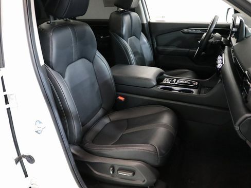 Used 2024 Honda Pilot Touring image 14