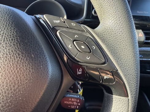 Used 2019 Toyota C-HR XLE image 12