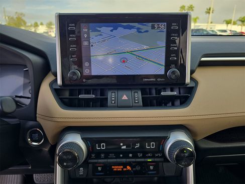 Used 2019 Toyota RAV4 Limited image 18