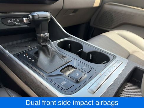 Used 2025 Kia Carnival FWD image 24