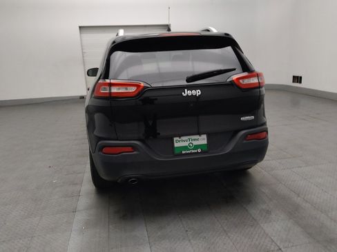 Used 2017 Jeep Cherokee Latitude FWD image 6