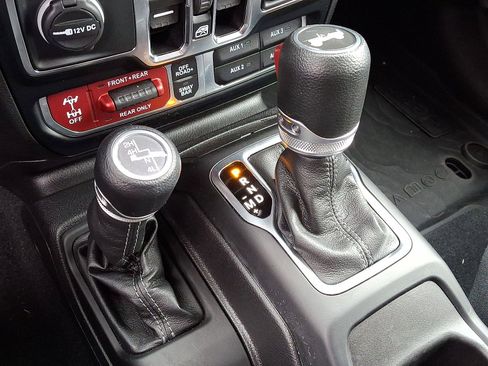 New 2024 Jeep Wrangler Unlimited Rubicon w/ Technology Group AWD/4WD image 21