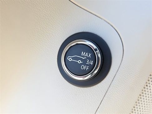 Used 2022 GMC Acadia Denali w/ Denali Technology Package image 22