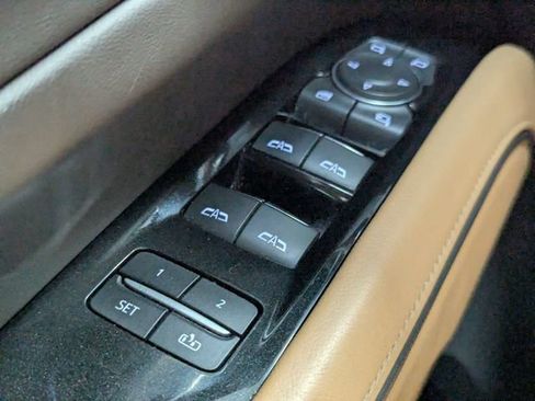 Used 2021 Cadillac Escalade ESV Premium Luxury AWD/4WD image 20