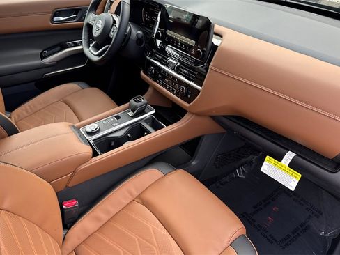 New 2025 Nissan Pathfinder Platinum image 13