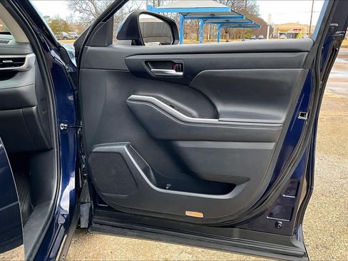 Used 2022 Toyota Highlander XLE image 22