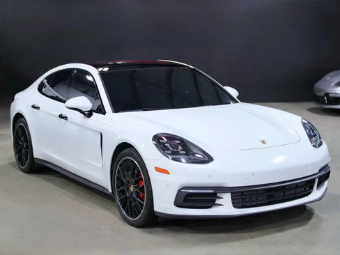 Used 2017 Porsche Panamera 4 image 2