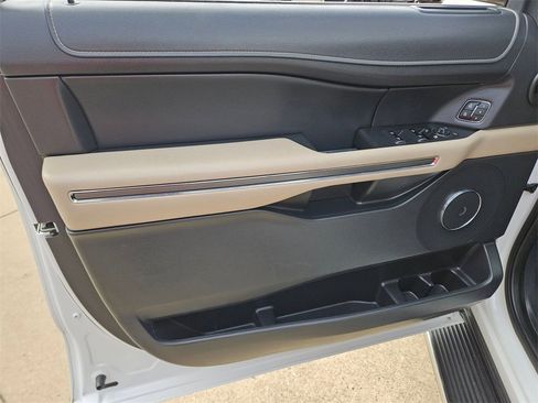Used 2023 Ford Expedition Max XLT image 14