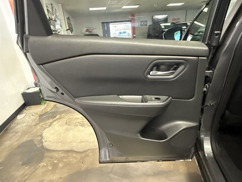 Used 2024 Nissan Rogue SV FWD image 28