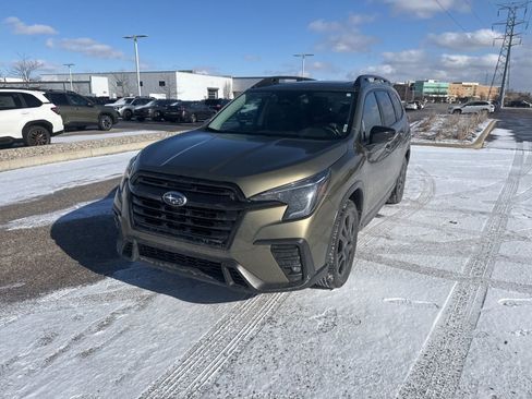 Used 2024 Subaru Ascent Onyx Edition image 3