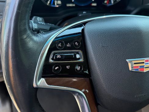 Used 2019 Cadillac Escalade ESV Luxury AWD/4WD image 36