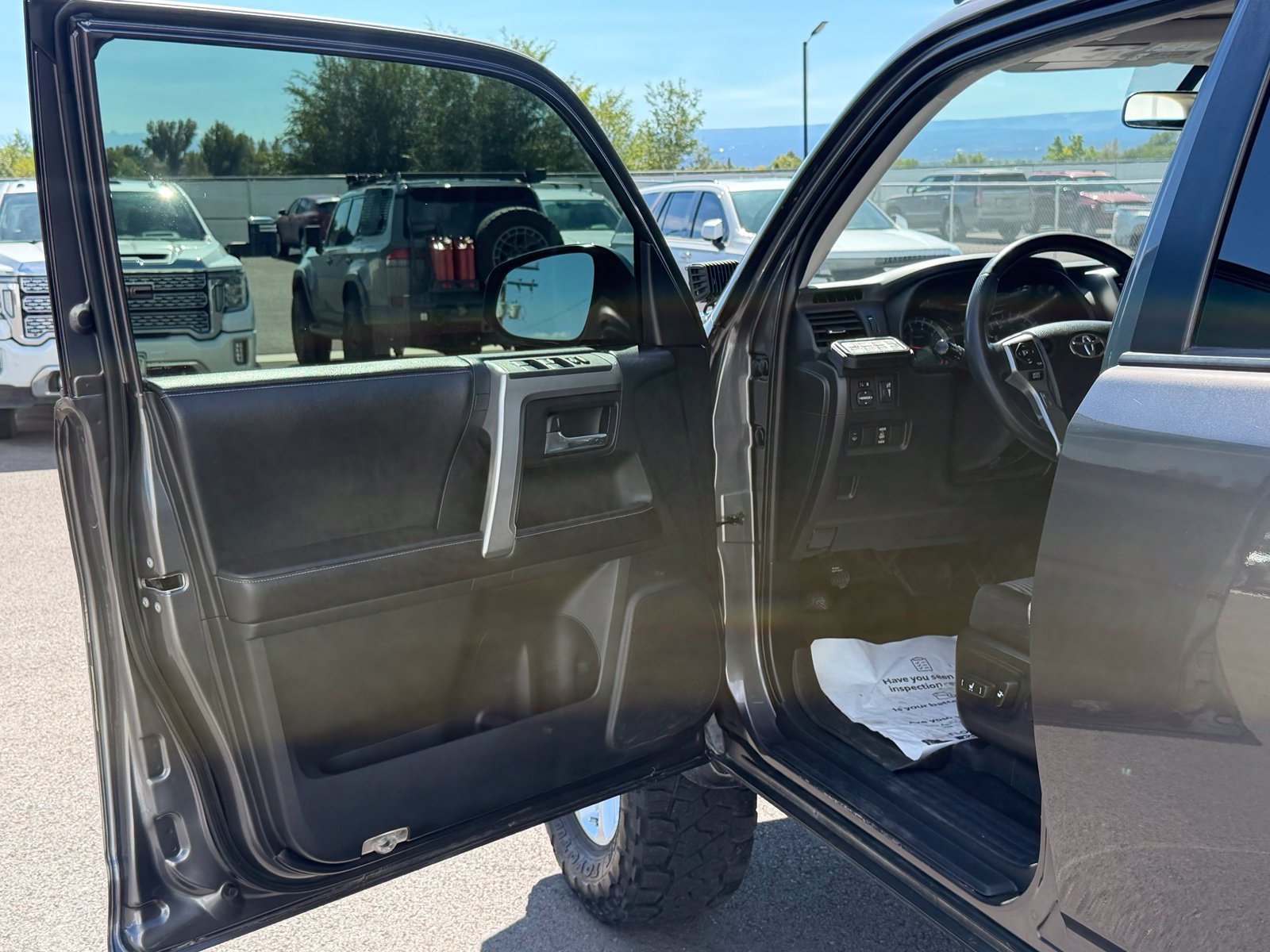 Used 2017 Toyota 4Runner SR5 AWD/4WD image 24