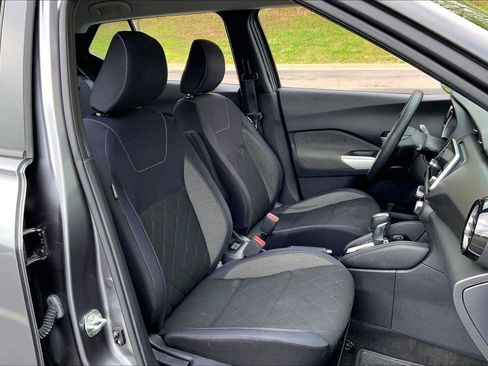 Used 2018 Nissan Kicks SV image 7