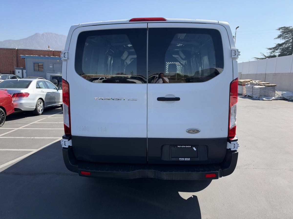 Used 2015 Ford Transit 250 130 Low Roof RWD image 4