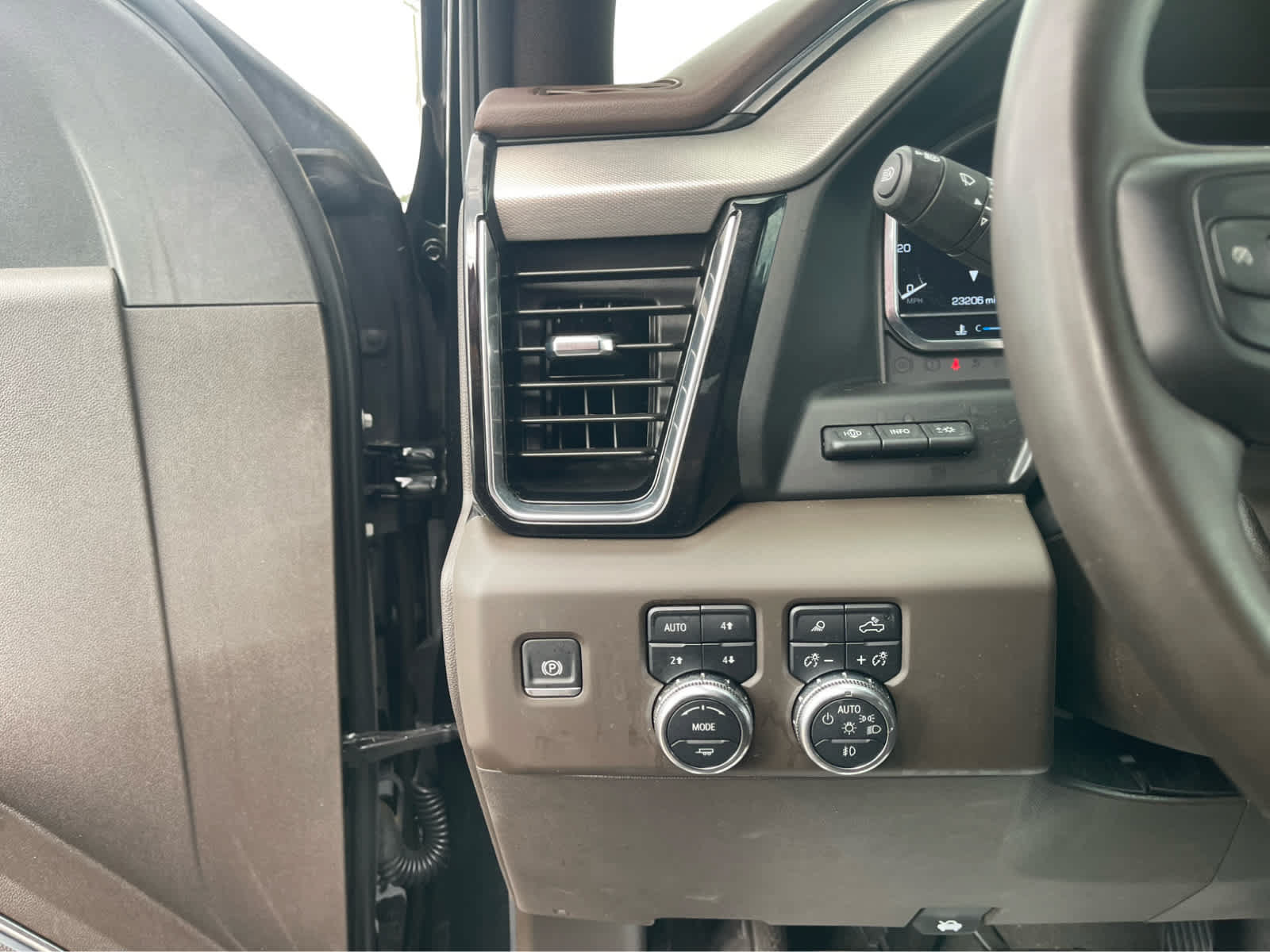 Used 2024 GMC Sierra 1500 Denali AWD/4WD image 14