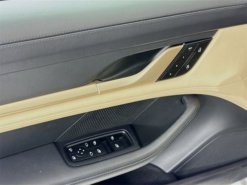 Used 2022 Porsche Taycan 4S image 11