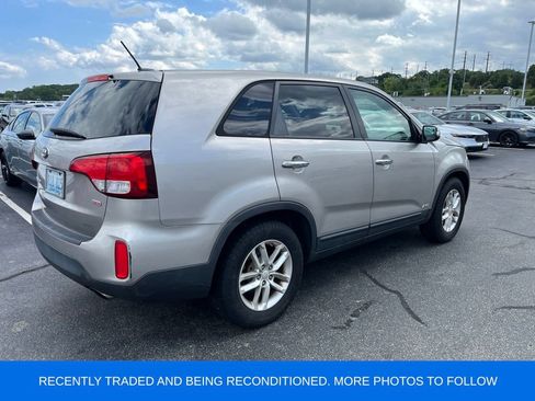 Used 2015 Kia Sorento LX AWD/4WD image 2