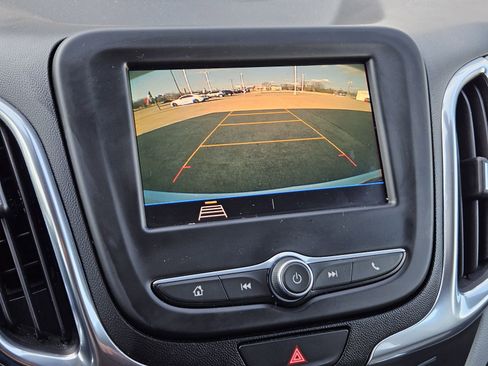 Used 2021 Chevrolet Equinox LS w/ LS Convenience Package image 19